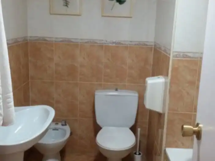Wohnung zur Miete in Calle Salado, 2, Triana Este Badezimmer von Wohnung zur Miete in Sevilla mit Klimaanlage, Heizung und Parkett