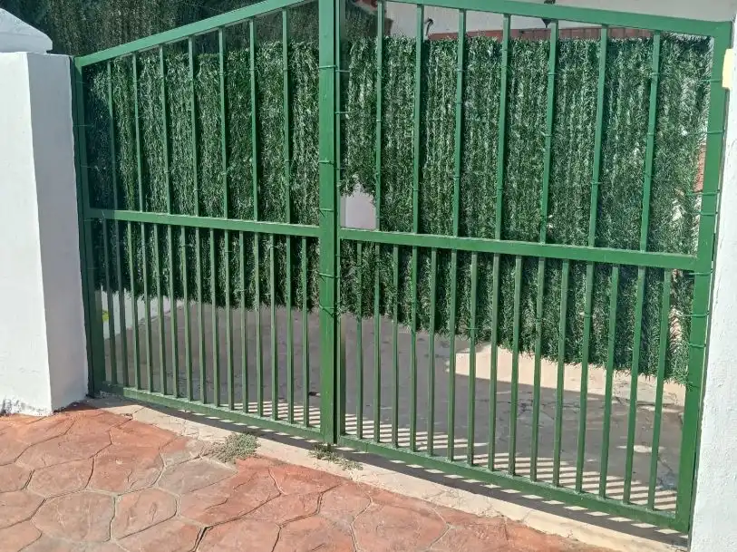Einfamilien-Reihenhaus zur Miete in Avenida de los Arcos, 2, El Romeral - Peñón de Zapata Außenansicht von Einfamilien-Reihenhaus zur Miete in Alhaurín de la Torre mit Klimaanlage, Heizung und Terrasse