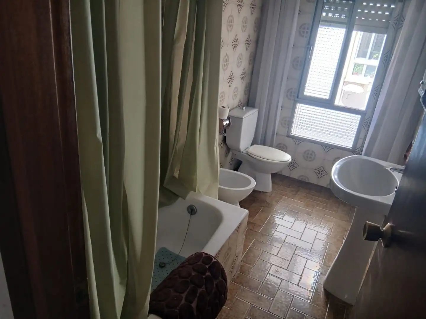 Flat for rent in Calle Rosario, 46, Arrabal - Carrel - San Julián Bathroom of Flat for rent in Teruel with Heating, Terrace and Furnished