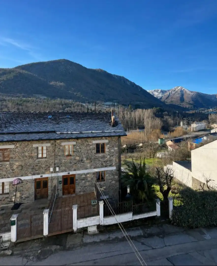 Vista exterior de Pis de lloguer en Villablino amb Parquet, Traster i Moblat