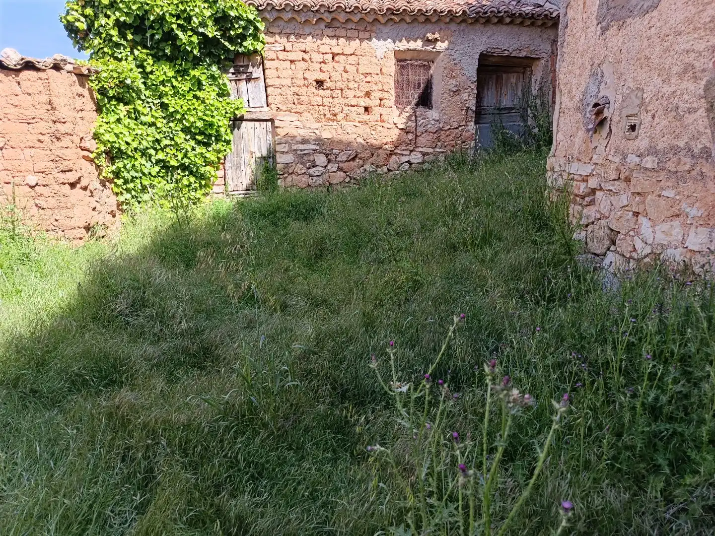 Casa adosada en venda a Calle Cantarranas, 5, Sisamón Casa adosada en venda en Sisamón amb Moblat i Balcó