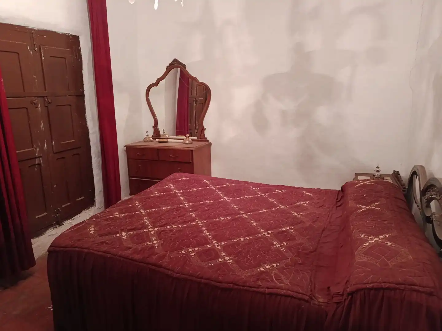 Casa adosada en venda a Calle Cantarranas, 5, Sisamón Dormitori de Casa adosada en venda en Sisamón amb Moblat i Balcó