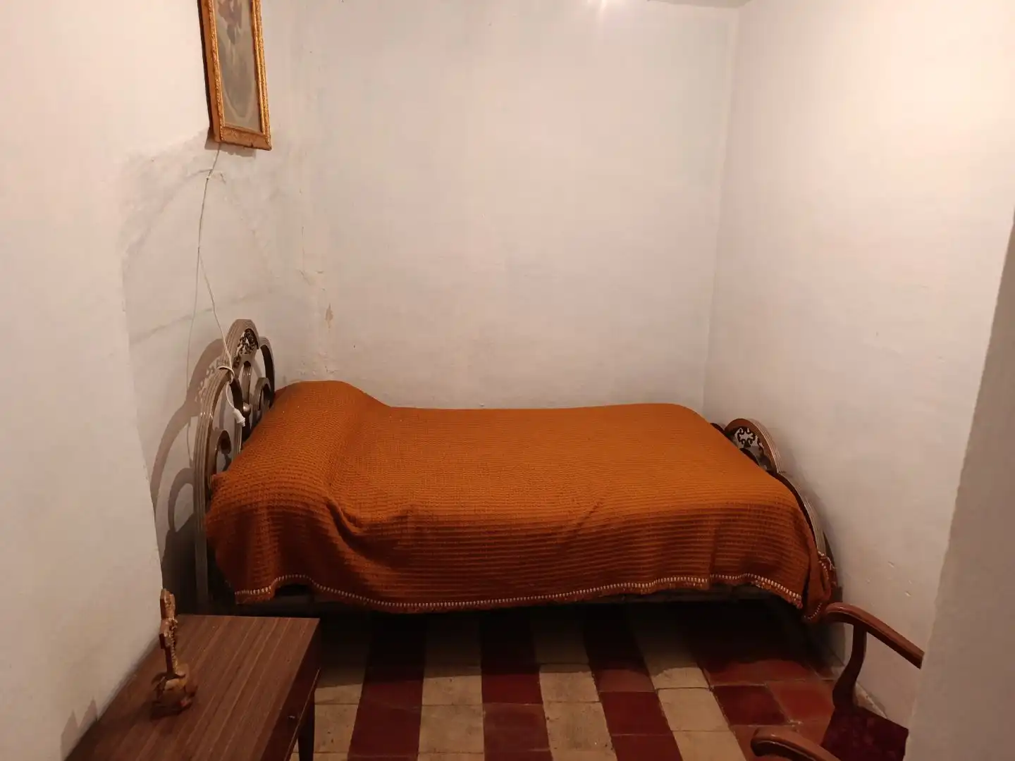Casa adosada en venda a Calle Cantarranas, 5, Sisamón Dormitori de Casa adosada en venda en Sisamón amb Moblat i Balcó