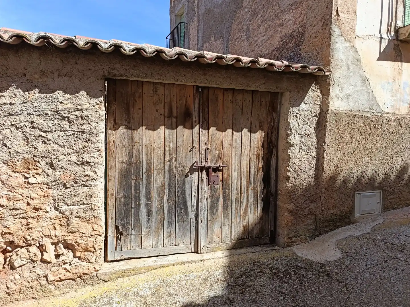 Casa adosada en venda a Calle Cantarranas, 5, Sisamón Vista exterior de Casa adosada en venda en Sisamón amb Moblat i Balcó