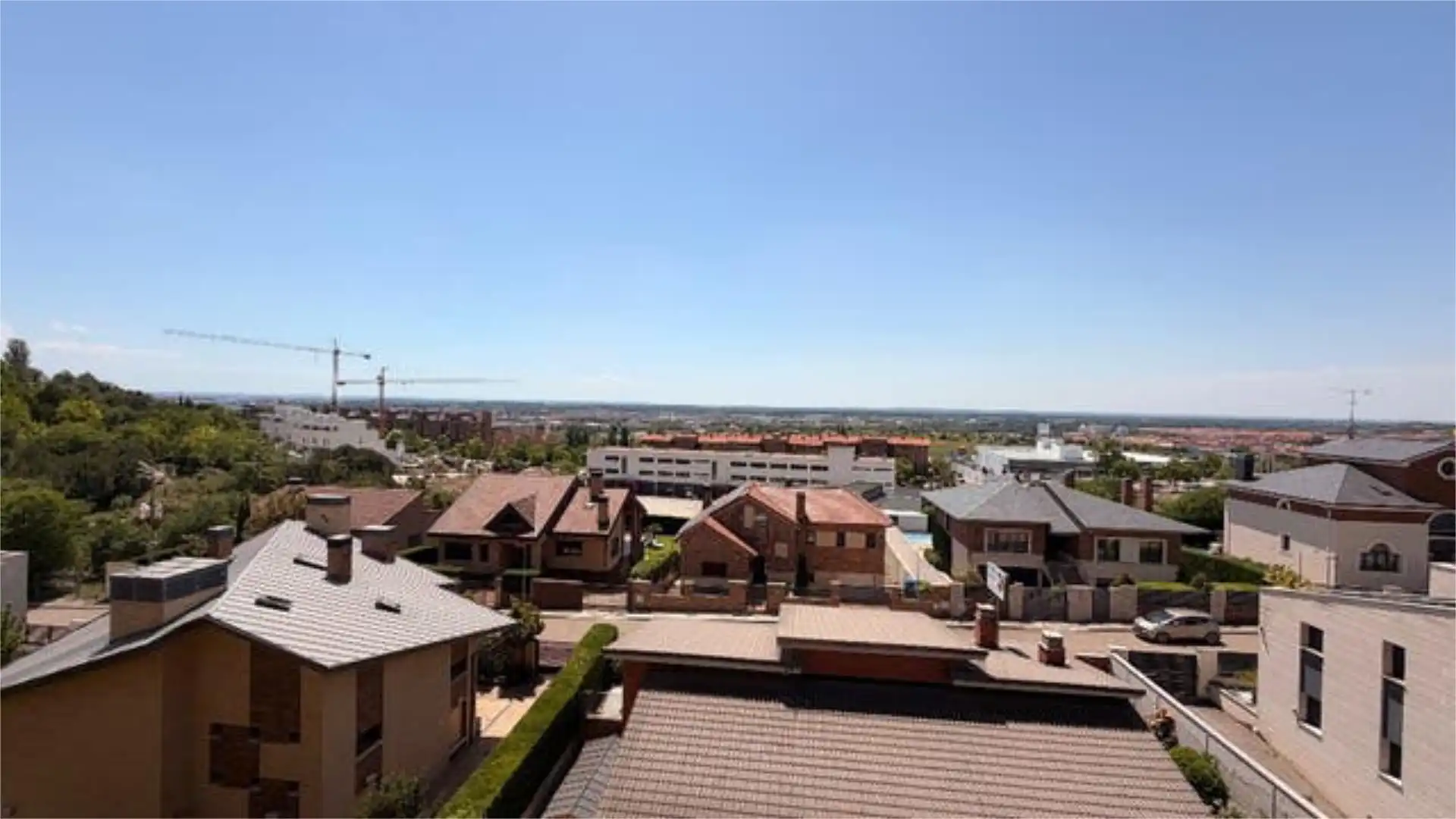 Piso en venta en Parquesol Vista exterior de Piso en venta en Valladolid con Calefacción, Jardín privado y Trastero