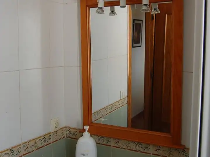Wohnung zur Miete in Calle Crustáceos, 1, Punta Umbría Badezimmer von Wohnung zur Miete in Punta Umbría mit Klimaanlage, Terrasse und Balkon