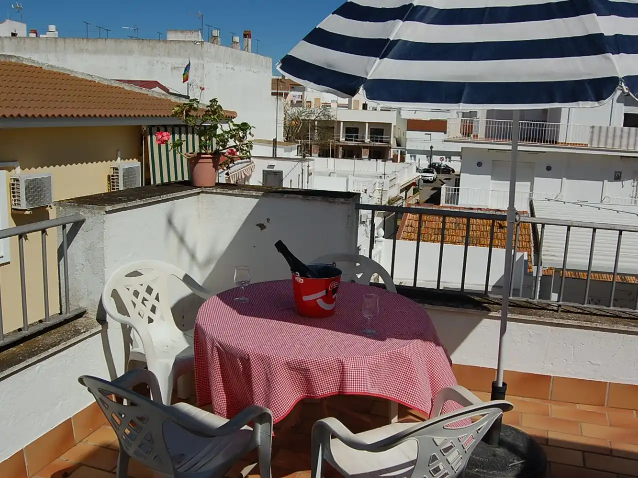 Wohnung zur Miete in Calle Crustáceos, 1, Punta Umbría Terrasse von Wohnung zur Miete in Punta Umbría mit Klimaanlage, Terrasse und Balkon