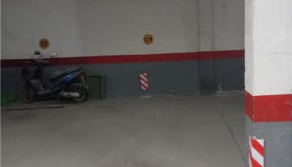 Garaje de alquiler en Estación, Las Rozas de Madrid - imagen 1 Foto 1 de Garaje de alquiler en Estación, Las Rozas de Madrid