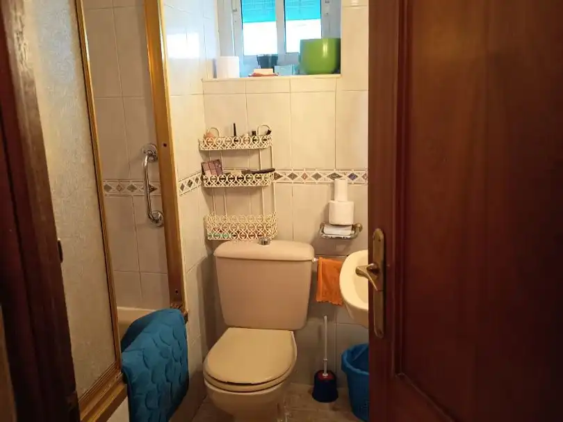 Baño de Piso en venta en Jaén con Terraza, Trastero y Amueblado