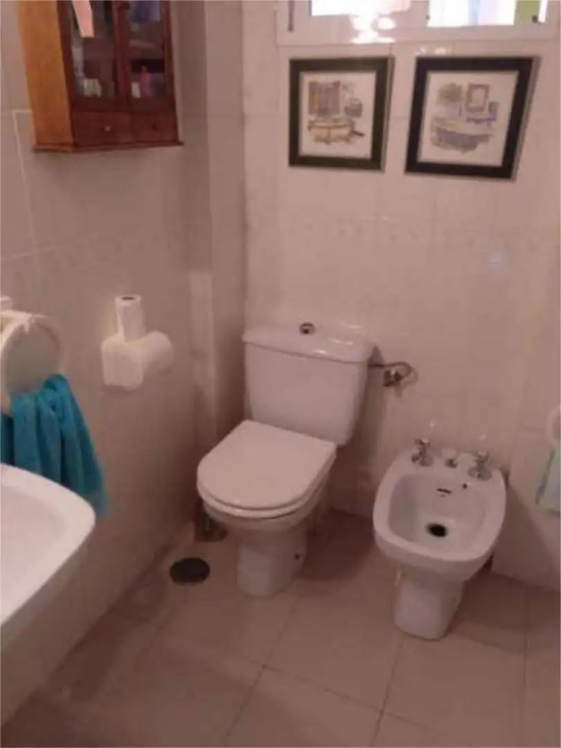 Baño de Piso de alquiler en Málaga con Calefacción, Jardín privado y Terraza