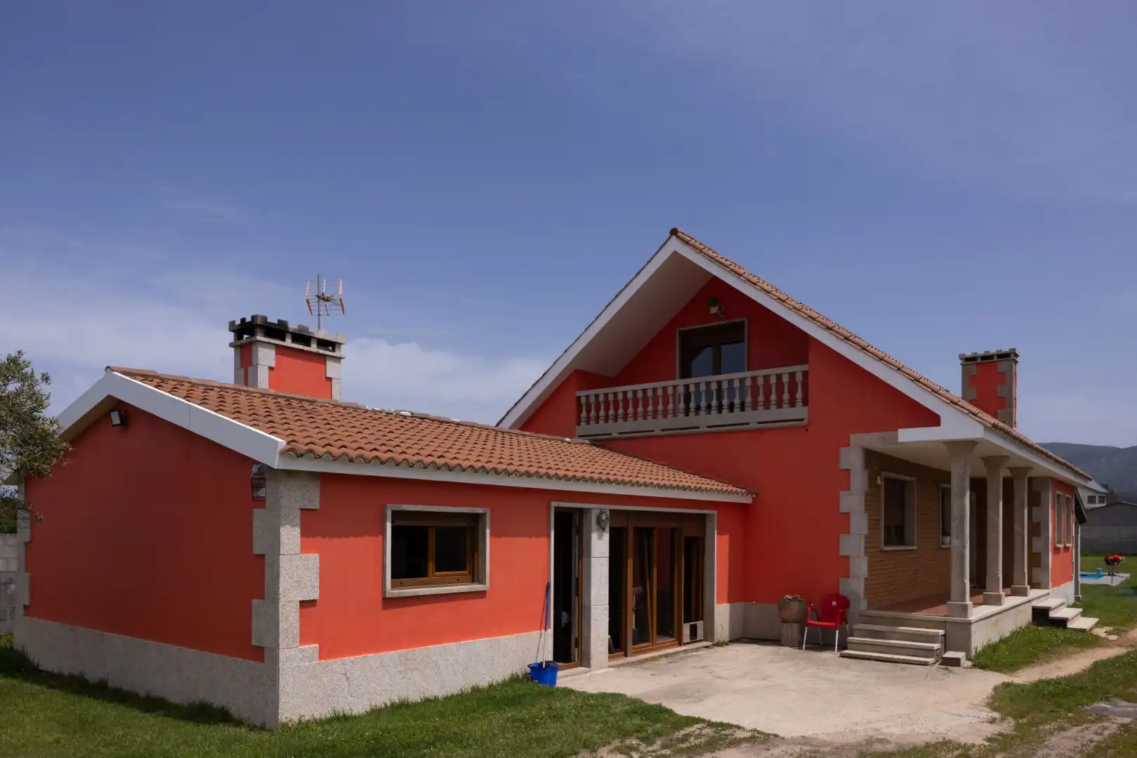 Haus oder Chalet zum Verkauf in Lugar Trasdoanes, 15, Porto do Son Außenansicht von Haus oder Chalet zum Verkauf in Porto do Son mit Terrasse, Schwimmbad und Balkon