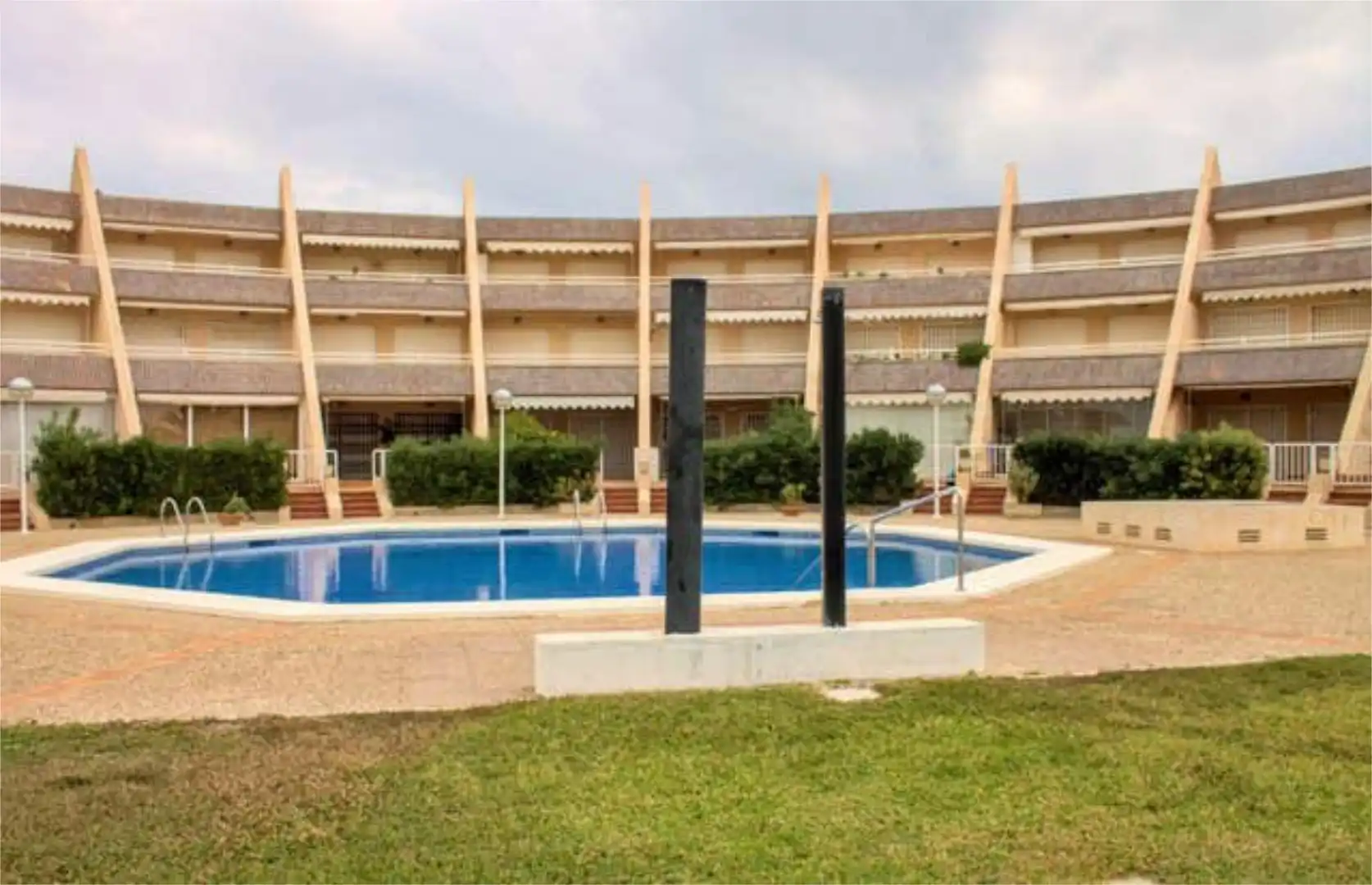 Piscina de Piso en venta en La Manga del Mar Menor con Calefacción, Jardín privado y Terraza