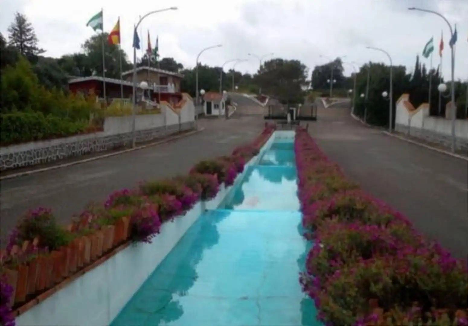 Außenansicht von Wohnungen zum Verkauf in El Garrobo mit Schwimmbad