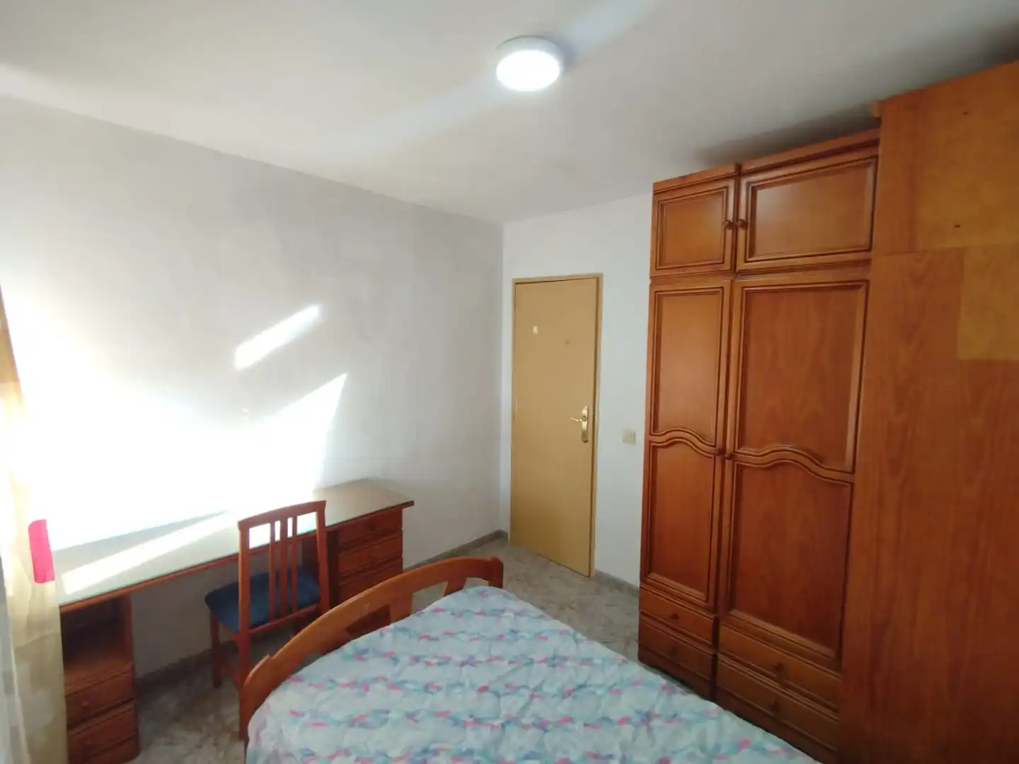 Room in Calle República Ecuador, 8, Valdepasillas - La Paz - Huerta Rosales Bedroom of Flat for share in Badajoz with Furnished, Washing machine and Microwave