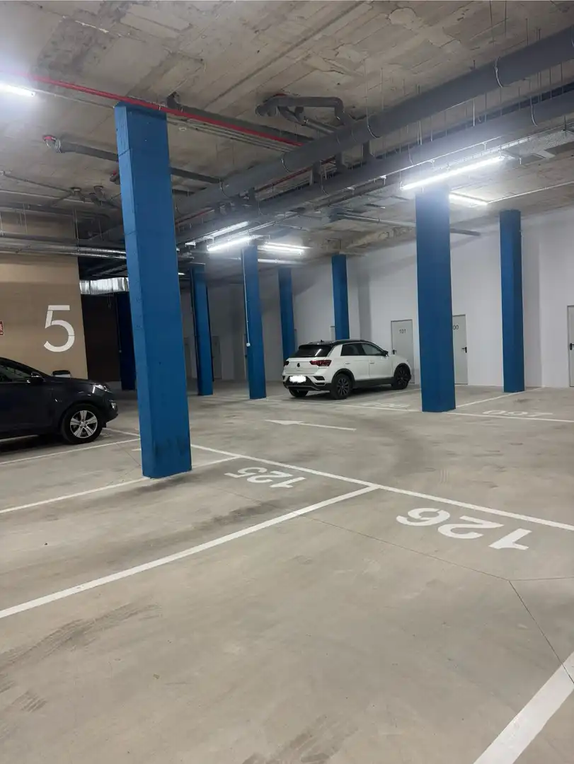 Garaje de alquiler en Manuel Ríos Moreno, 2, Entrenúcleos Parking de Garaje de alquiler en Dos Hermanas
