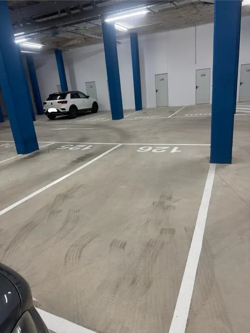 Garaje de alquiler en Manuel Ríos Moreno, 2, Entrenúcleos Parking de Garaje de alquiler en Dos Hermanas