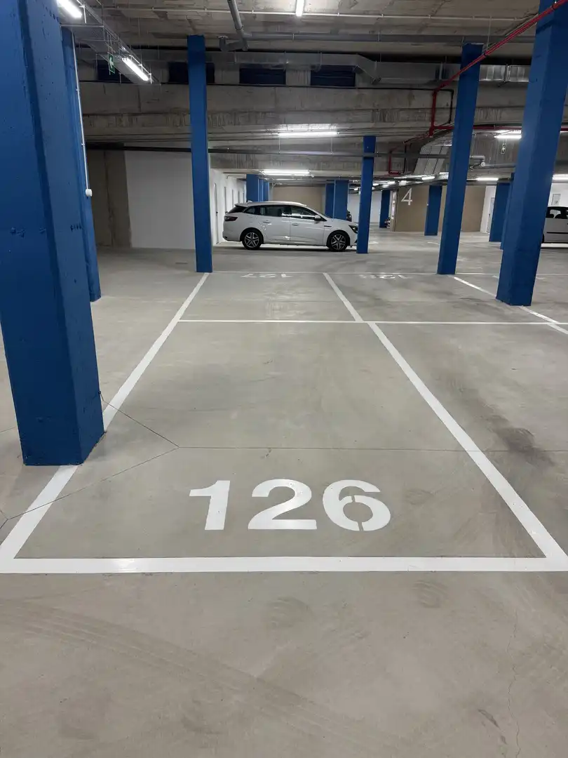 Garaje de alquiler en Manuel Ríos Moreno, 2, Entrenúcleos Parking de Garaje de alquiler en Dos Hermanas