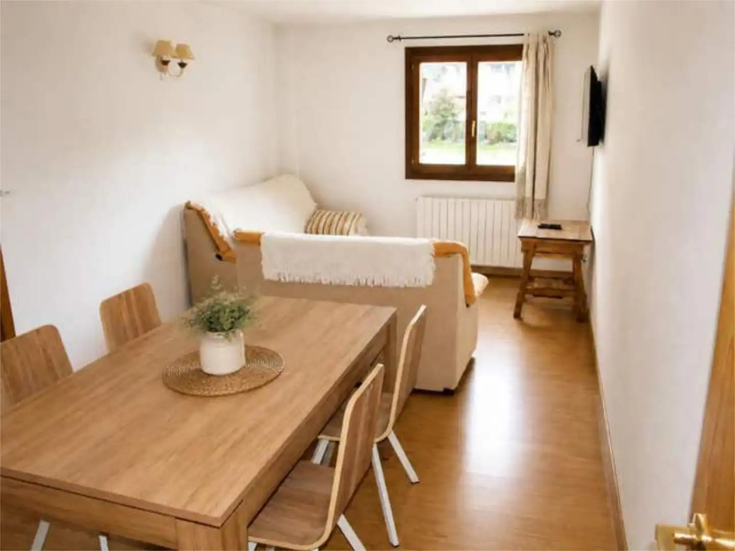 Wohnungen zur Miete in Biescas Wohnzimmer von Wohnungen zur Miete in Biescas mit Heizung und Möbliert