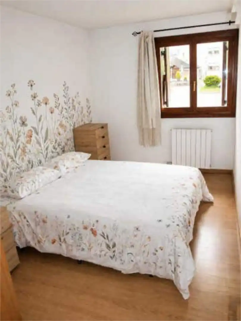 Habitación de Apartamento de alquiler en Biescas con Calefacción y Amueblado