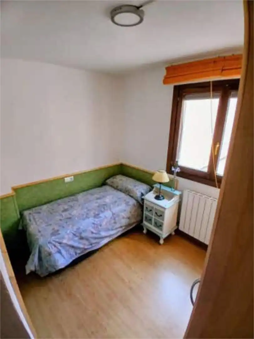 Habitación de Apartamento de alquiler en Biescas con Calefacción y Amueblado