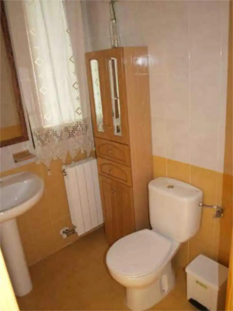 Baño de Apartamento de alquiler en Biescas con Calefacción y Amueblado