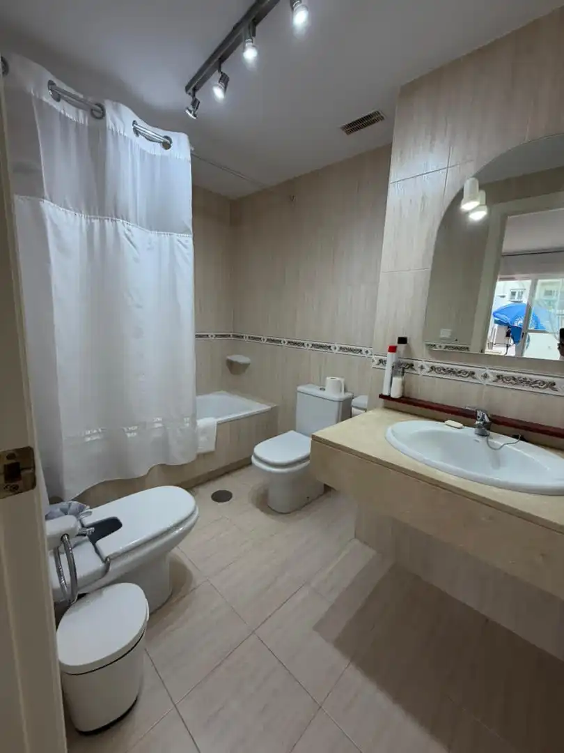 Flat for rent in Arrabal del Altos Rodeo, 12, Rodeo Alto - Guadaiza - La Campana Bathroom of Flat for rent in Marbella with Air Conditioner, Heating and Private garden