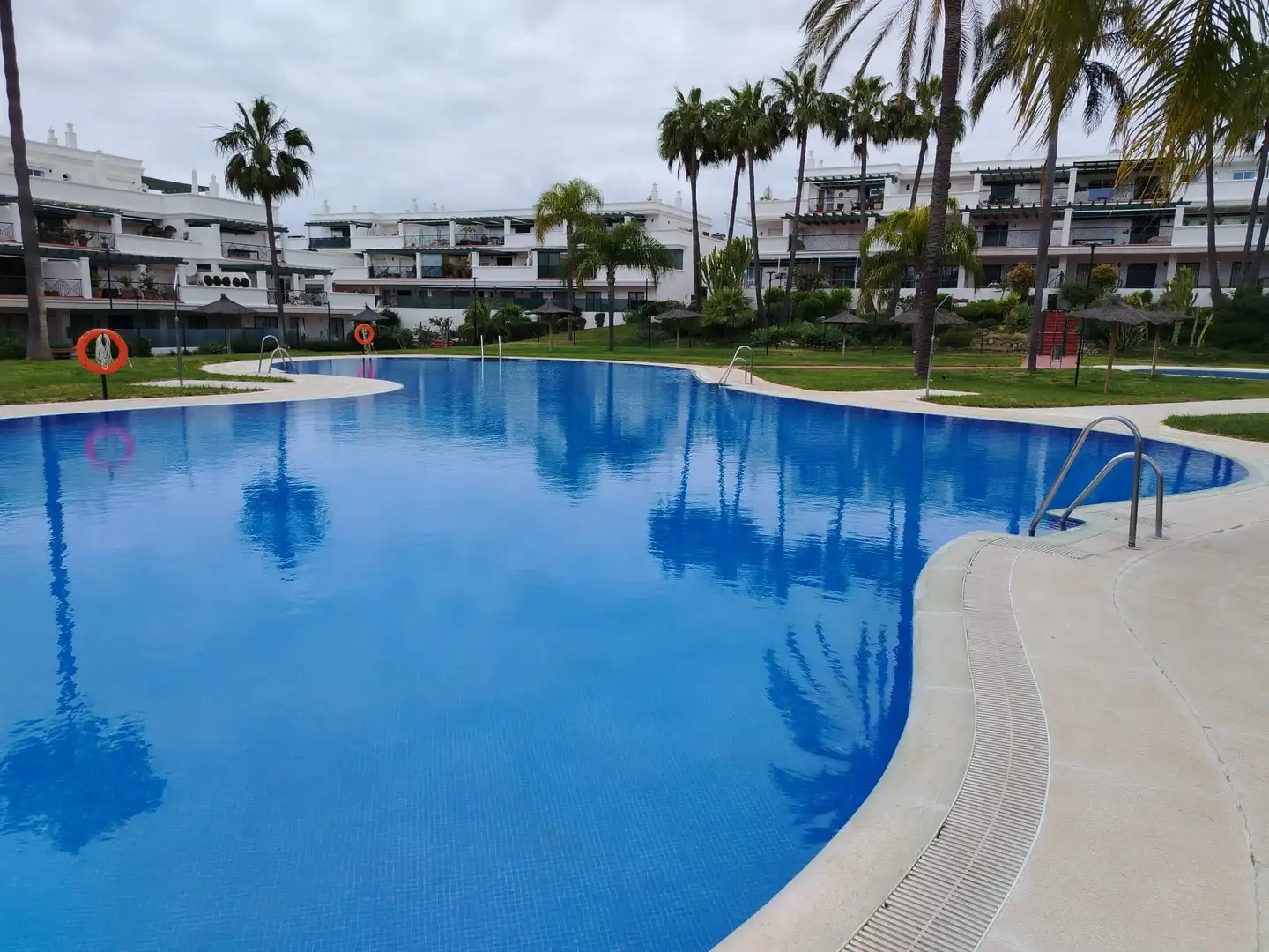 Flat for rent in Arrabal del Altos Rodeo, 12, Rodeo Alto - Guadaiza - La Campana Swimming pool of Flat for rent in Marbella with Air Conditioner, Heating and Private garden