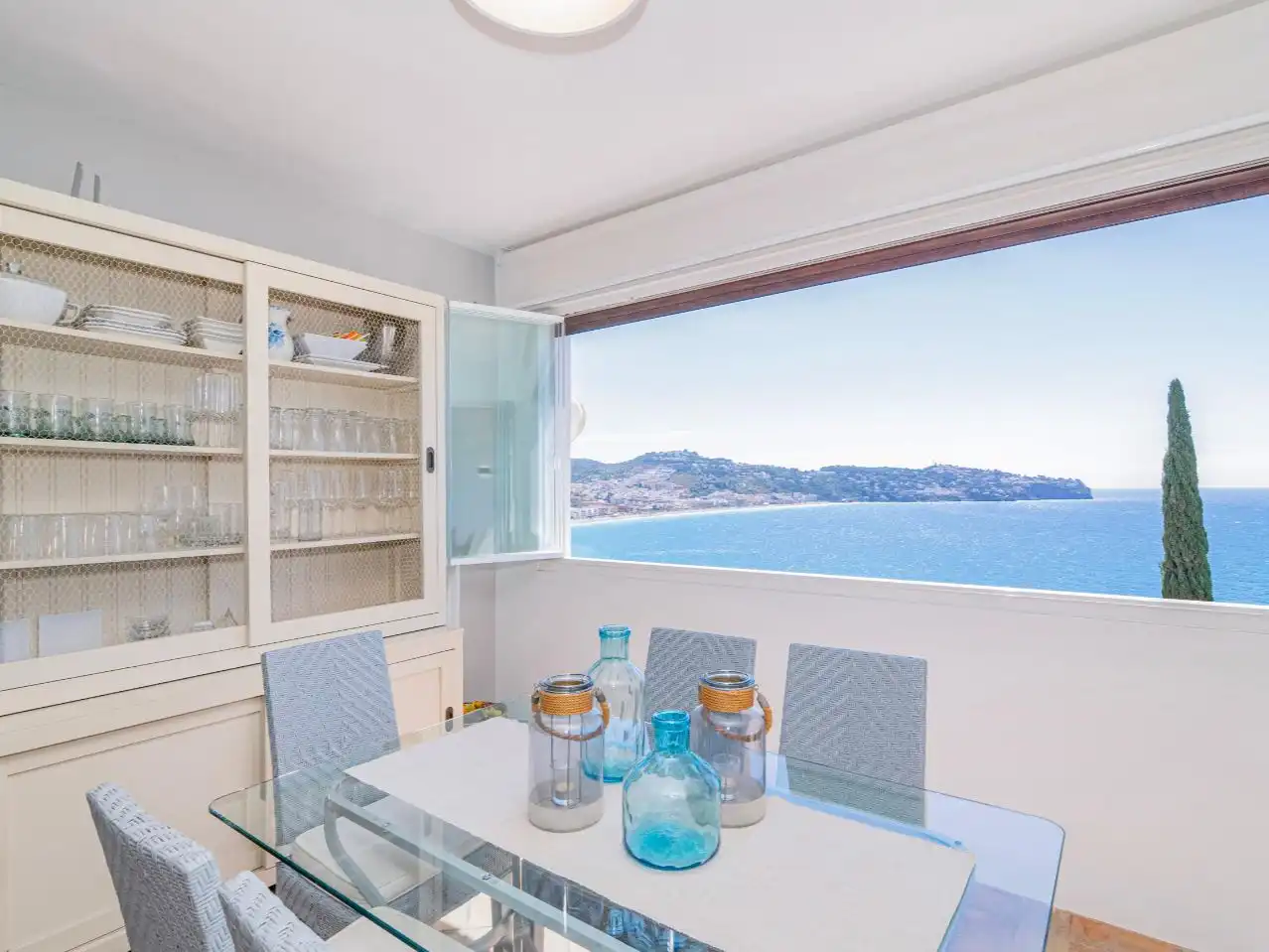 Haus oder Chalet zum Verkauf in Calle las Palomas, 3, La Herradura Esszimmer von Haus oder Chalet zum Verkauf in Almuñécar mit Klimaanlage, Terrasse und Schwimmbad
