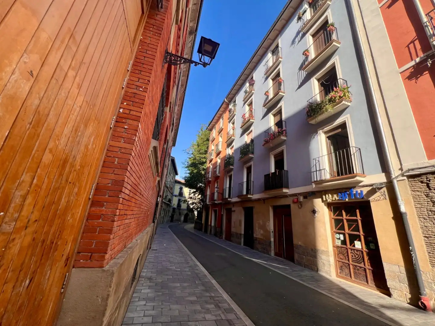 Piso en venta en Calle de San Francisco, 10, Casco Antiguo Vista exterior de Piso en venta en Pamplona / Iruña con Calefacción, Parquet y Balcón