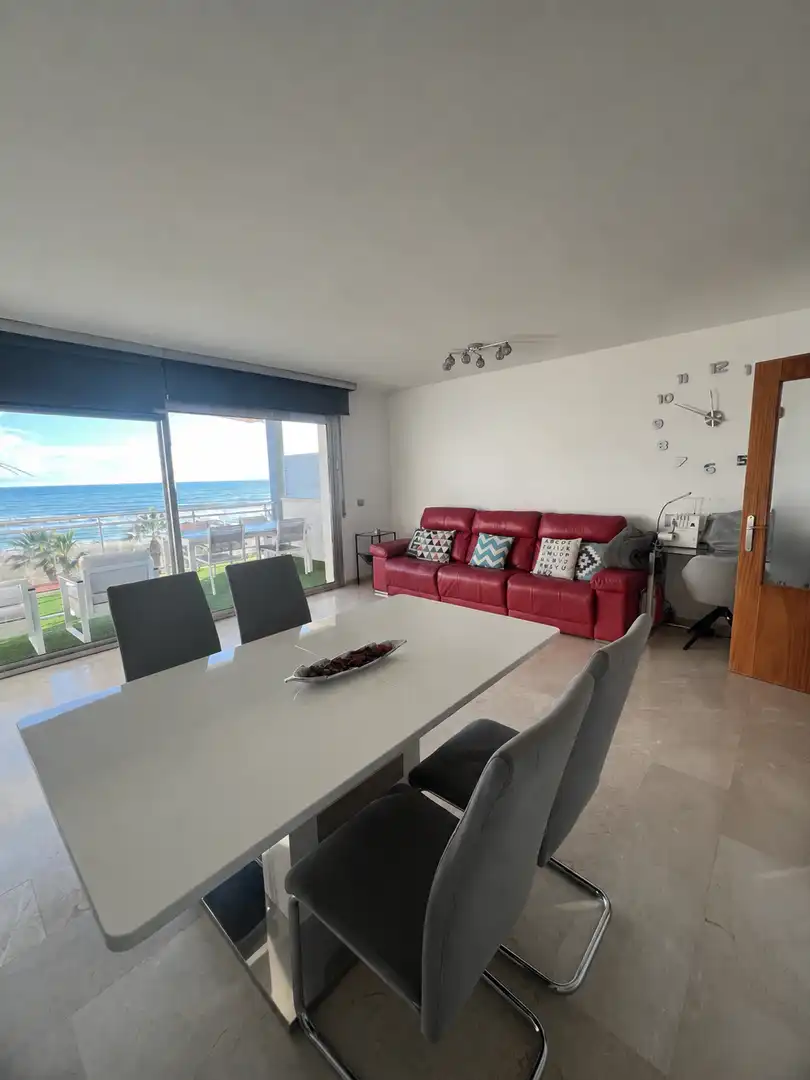 Piso en venta en Carrer de L'alguer, 16a, Cubelles Comedor de Piso en venta en Cubelles con Aire acondicionado, Terraza y Piscina
