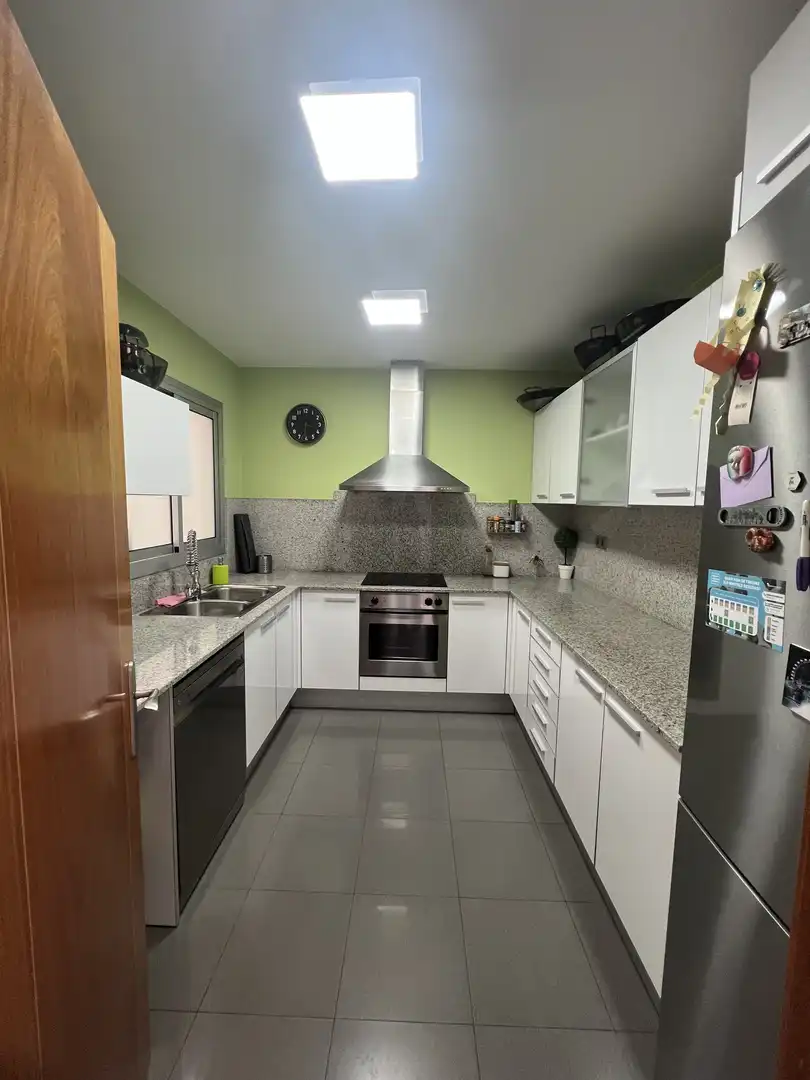 Piso en venta en Carrer de L'alguer, 16a, Cubelles Cocina de Piso en venta en Cubelles con Aire acondicionado, Terraza y Piscina