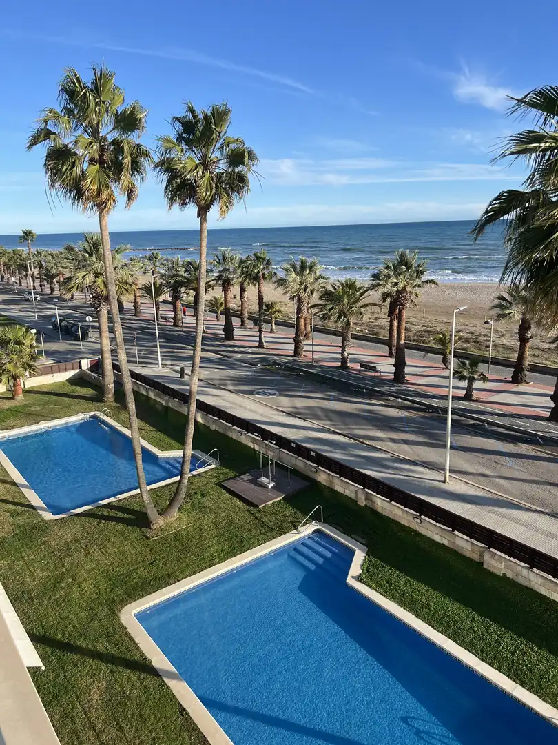 Piso en venta en Carrer de L'alguer, 16a, Cubelles Vista exterior de Piso en venta en Cubelles con Aire acondicionado, Terraza y Piscina