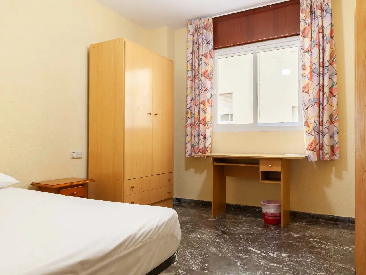 Piso de alquiler en Plaza Parque Del Generalife, 3, Nueva Andalucía Habitación de Piso de alquiler en Almería con Terraza, Amueblado y Balcón