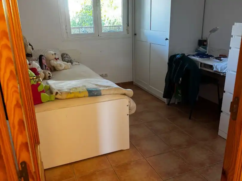 Wohnung zum Verkauf in Urbanización Virgen del Rocio, 13, Mairena del Aljarafe Schlafzimmer von Wohnung zum Verkauf in Mairena del Aljarafe mit Klimaanlage, Terrasse und Schwimmbad