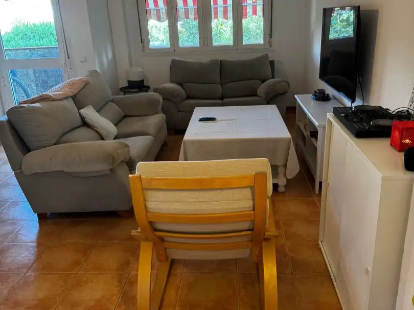 Wohnung zum Verkauf in Urbanización Virgen del Rocio, 13, Mairena del Aljarafe Wohnzimmer von Wohnung zum Verkauf in Mairena del Aljarafe mit Klimaanlage, Terrasse und Schwimmbad