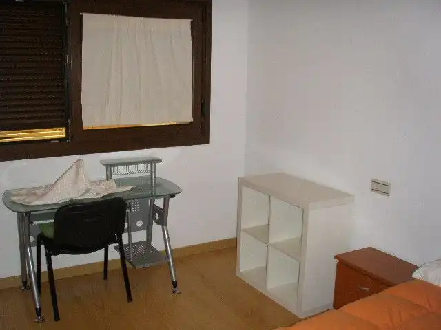 Piso de alquiler en Avenida Jorge Luis Borges, 22, El Tejar - Hacienda Bizcochero Habitación de Piso de alquiler en Málaga con Aire acondicionado, Calefacción y Amueblado