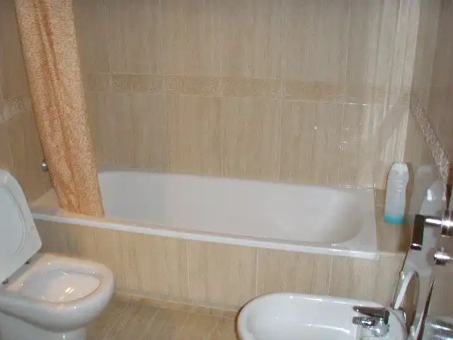 Piso de alquiler en Avenida Jorge Luis Borges, 22, El Tejar - Hacienda Bizcochero Baño de Piso de alquiler en Málaga con Aire acondicionado, Calefacción y Amueblado