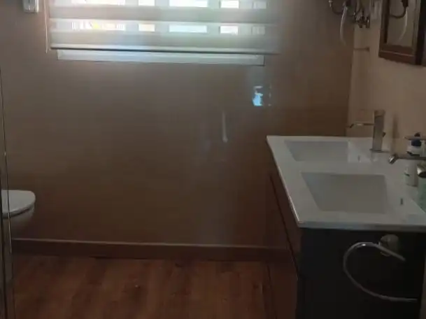 Badezimmer von Wohnung zur Miete in Madrid mit Klimaanlage, Heizung und Terrasse