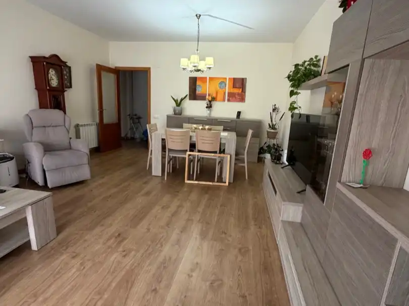 Piso en venta en Passeig Pompeu Fabra, 2, Tremp Sala de estar de Piso en venta en Tremp con Aire acondicionado y Terraza