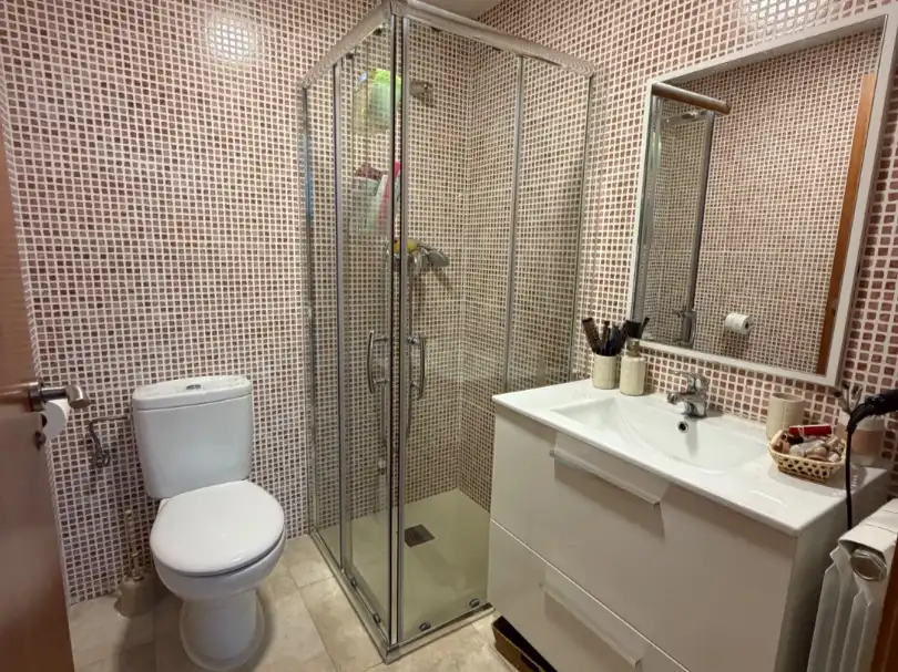 Piso en venta en Passeig Pompeu Fabra, 2, Tremp Baño de Piso en venta en Tremp con Aire acondicionado y Terraza