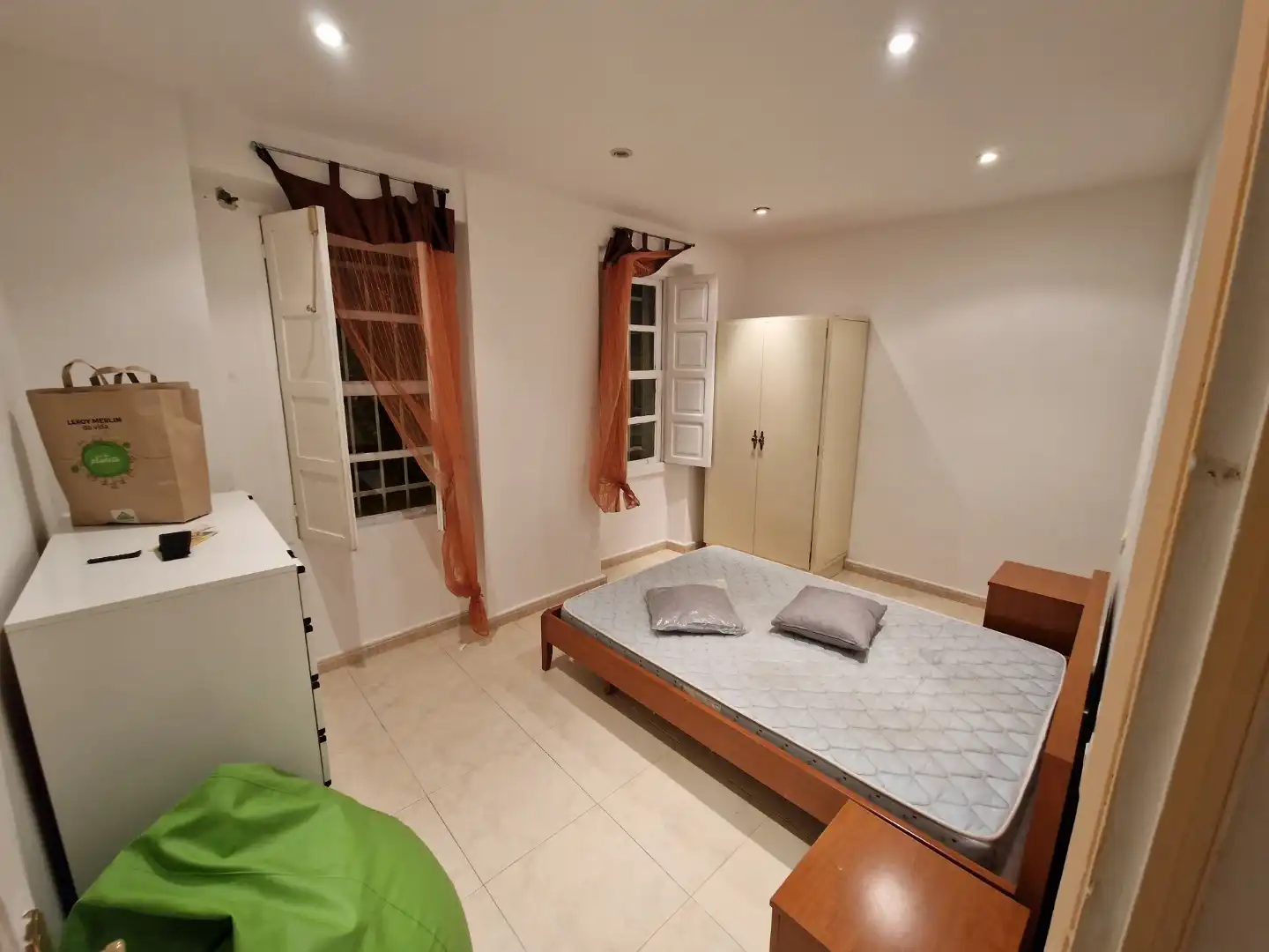 Piso en venta en Rúa Río Narla, 46, Paradai Piso en venta en Lugo con Jardín privado, Trastero y Amueblado