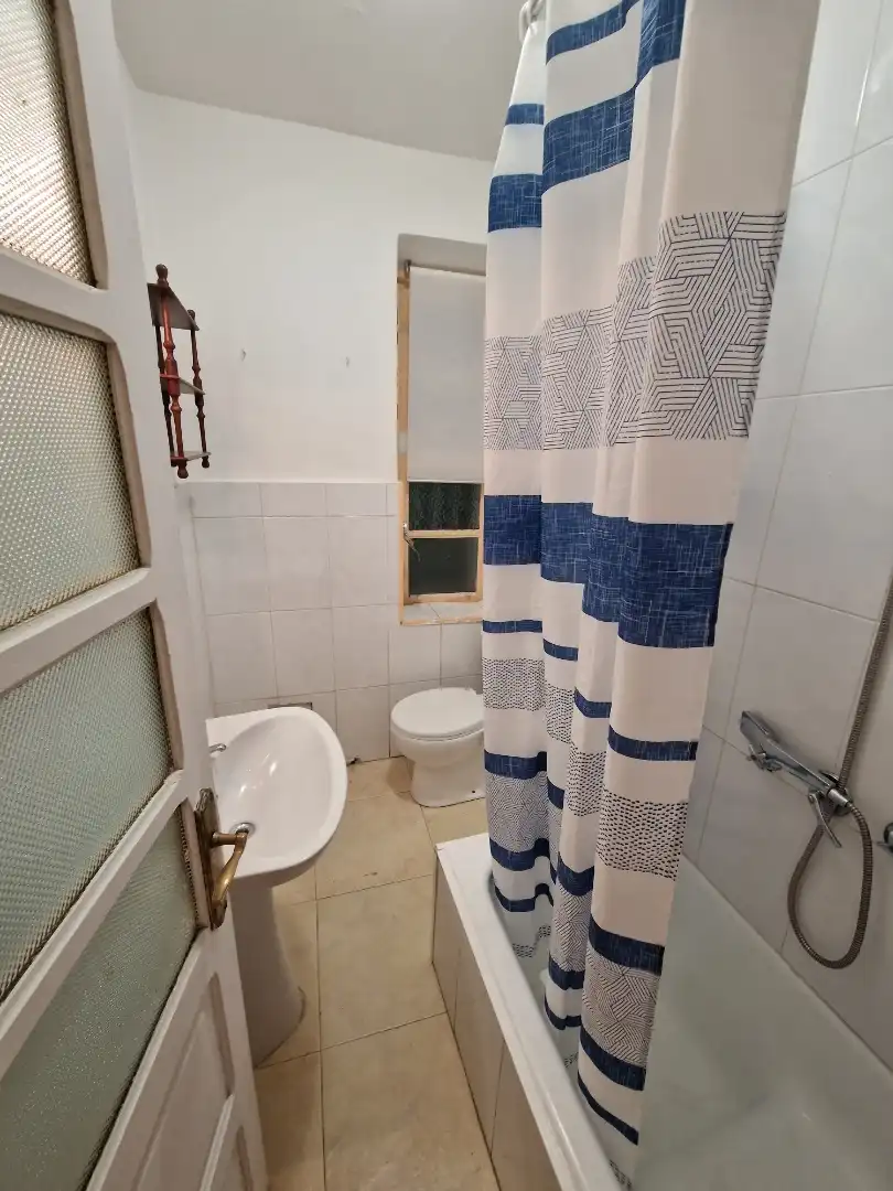 Piso en venta en Rúa Río Narla, 46, Paradai Baño de Piso en venta en Lugo con Jardín privado, Trastero y Amueblado