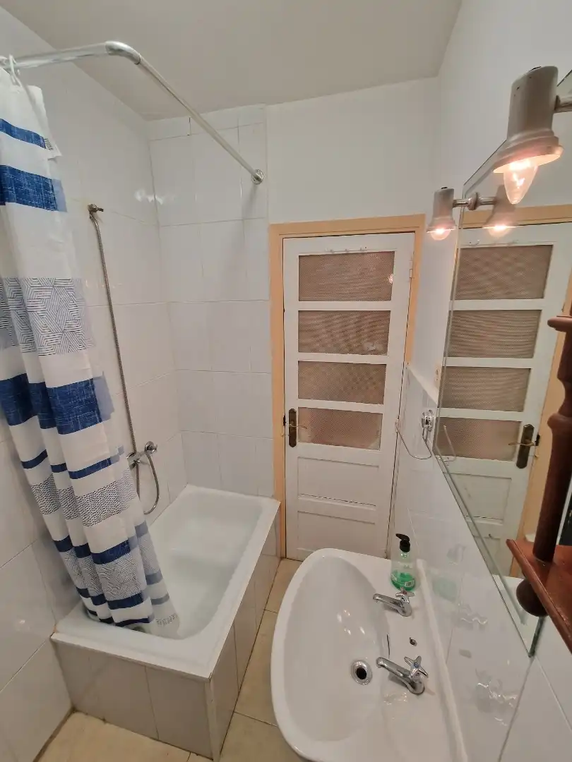 Piso en venta en Rúa Río Narla, 46, Paradai Baño de Piso en venta en Lugo con Jardín privado, Trastero y Amueblado