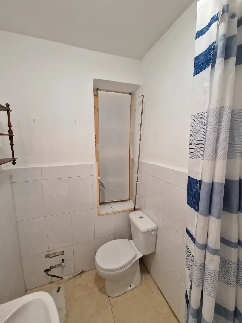 Piso en venta en Rúa Río Narla, 46, Paradai Baño de Piso en venta en Lugo con Jardín privado, Trastero y Amueblado