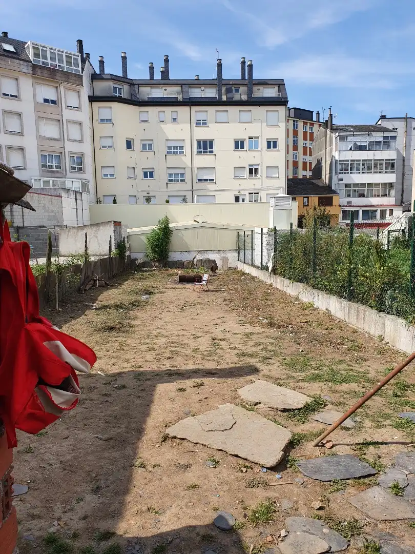 Piso en venta en Rúa Río Narla, 46, Paradai Piso en venta en Lugo con Jardín privado, Trastero y Amueblado