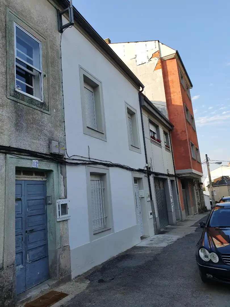 Piso en venta en Rúa Río Narla, 46, Paradai Vista exterior de Piso en venta en Lugo con Jardín privado, Trastero y Amueblado
