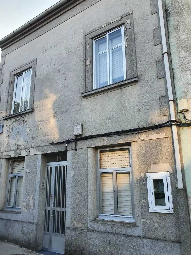 Piso en venta en Rúa Río Narla, 46, Paradai Vista exterior de Piso en venta en Lugo con Jardín privado, Trastero y Amueblado