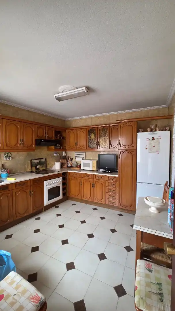 Casa adosada en venta en Plaza de la Iglesia, 3, El Casar de Escalona Cocina de Casa adosada en venta en El Casar de Escalona con Calefacción, Jardín privado y Terraza