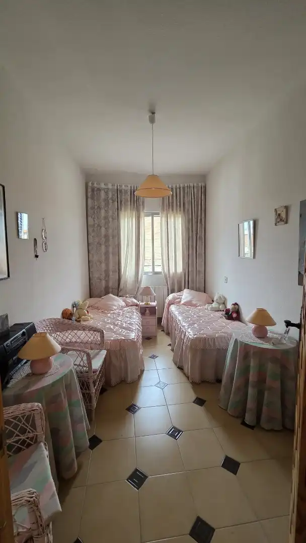 Casa adosada en venta en Plaza de la Iglesia, 3, El Casar de Escalona Habitación de Casa adosada en venta en El Casar de Escalona con Calefacción, Jardín privado y Terraza
