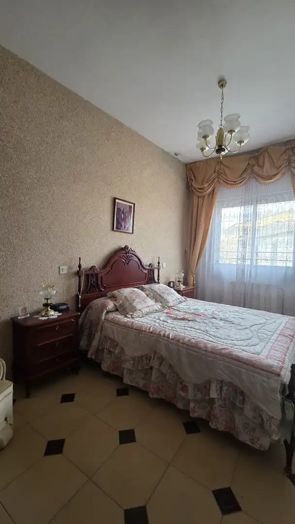 Casa adosada en venta en Plaza de la Iglesia, 3, El Casar de Escalona Habitación de Casa adosada en venta en El Casar de Escalona con Calefacción, Jardín privado y Terraza